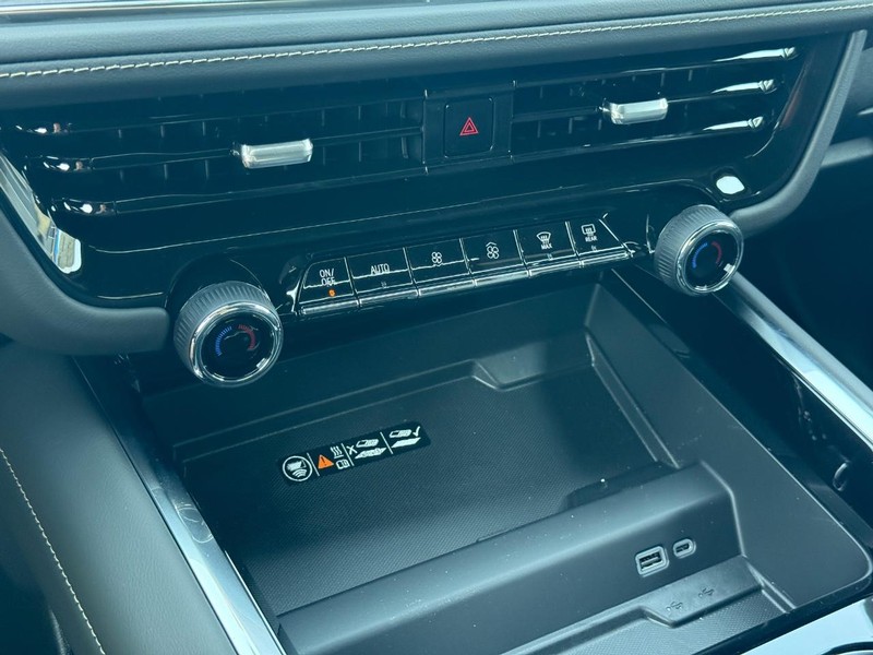 Chevrolet Tahoe Vehicle Full-screen Gallery Image 18