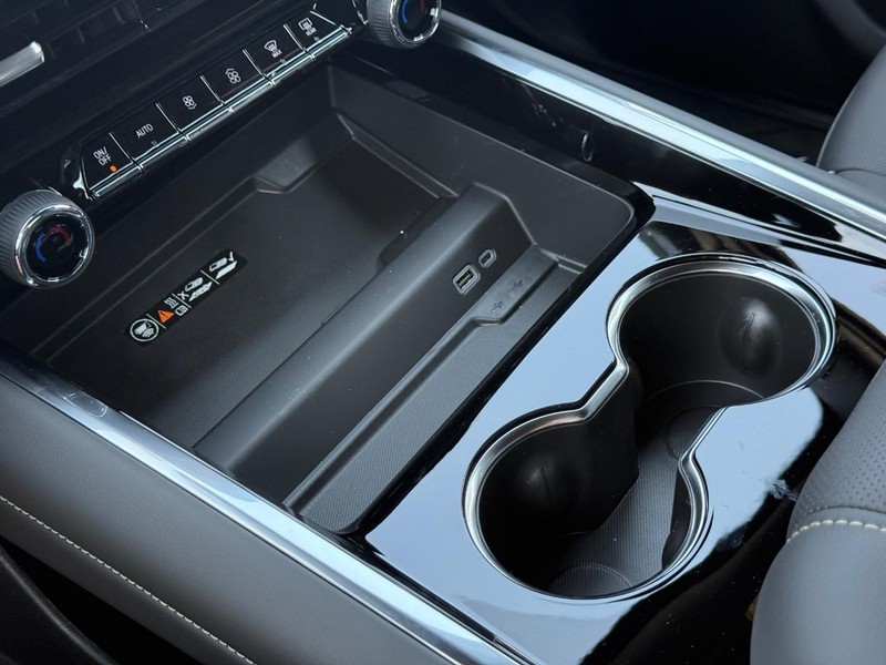 Chevrolet Tahoe Vehicle Full-screen Gallery Image 19