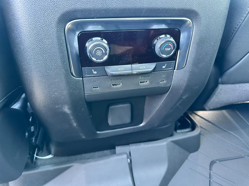 Chevrolet Tahoe Vehicle Full-screen Gallery Image 7