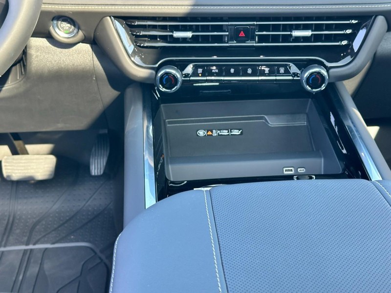 Chevrolet Tahoe Vehicle Full-screen Gallery Image 13