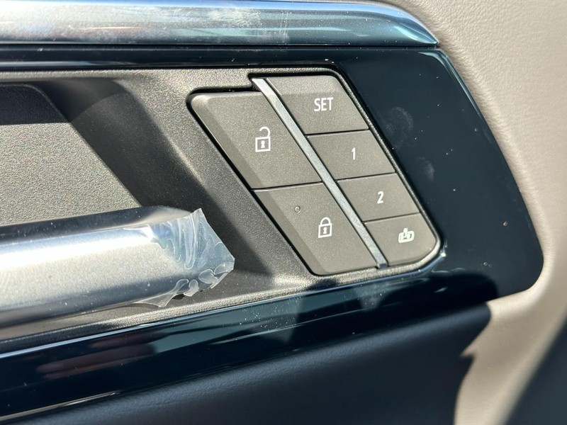 Chevrolet Tahoe Vehicle Full-screen Gallery Image 15