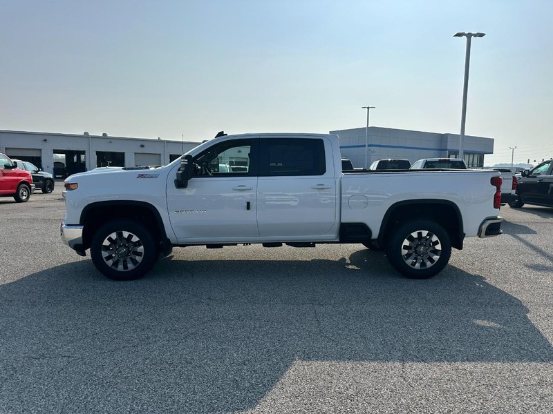 Chevrolet Silverado 2500HD Vehicle Full-screen Gallery Image 2
