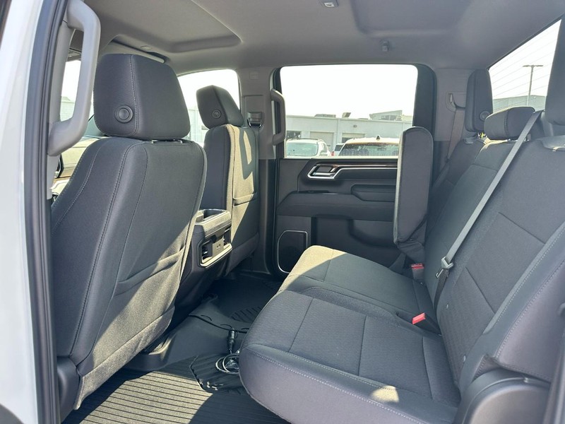 Chevrolet Silverado 2500HD Vehicle Full-screen Gallery Image 4