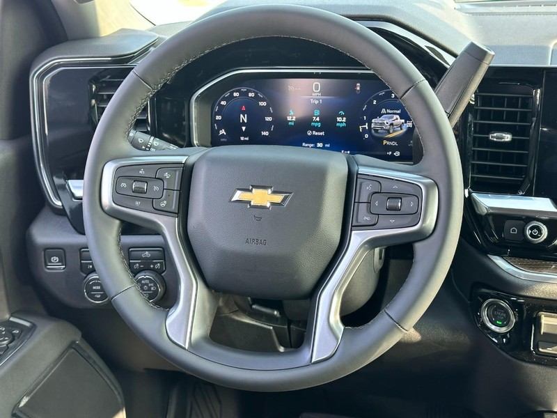 Chevrolet Silverado 2500HD Vehicle Full-screen Gallery Image 6