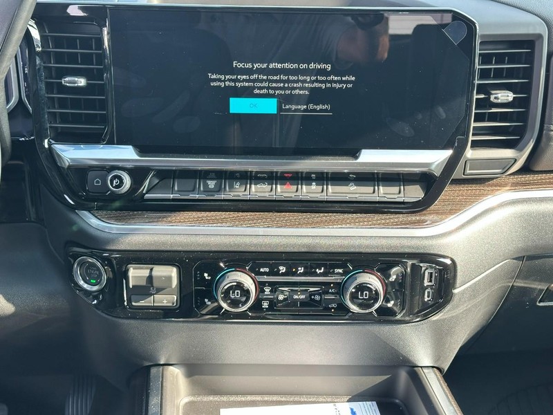 Chevrolet Silverado 2500HD Vehicle Full-screen Gallery Image 7