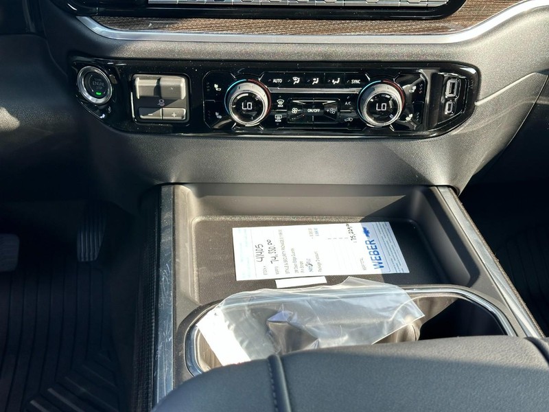 Chevrolet Silverado 2500HD Vehicle Full-screen Gallery Image 8