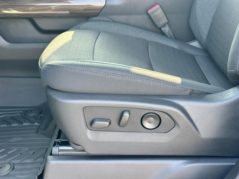 Chevrolet Silverado 2500HD Vehicle Full-screen Gallery Image 10