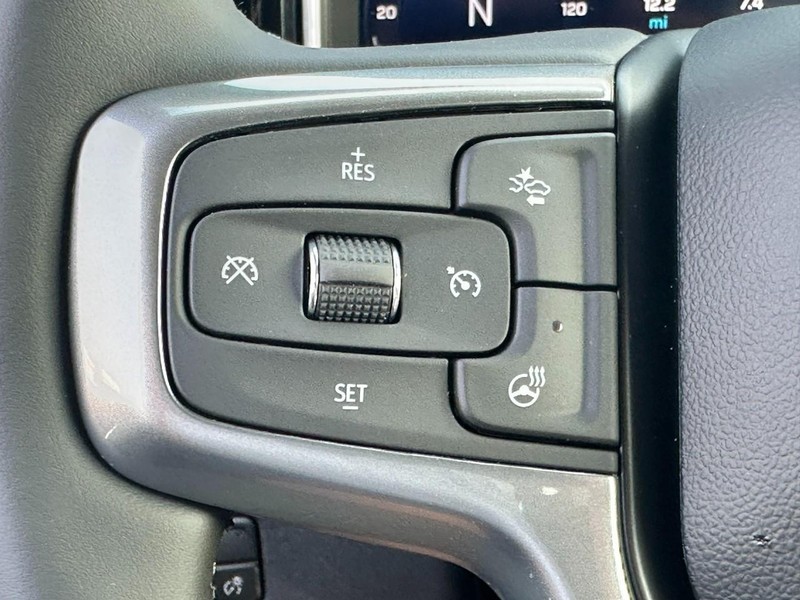 Chevrolet Silverado 2500HD Vehicle Full-screen Gallery Image 11