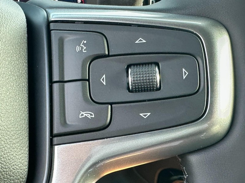 Chevrolet Silverado 2500HD Vehicle Full-screen Gallery Image 12