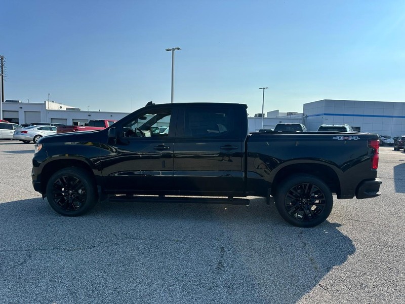 Chevrolet Silverado 1500 Vehicle Full-screen Gallery Image 2