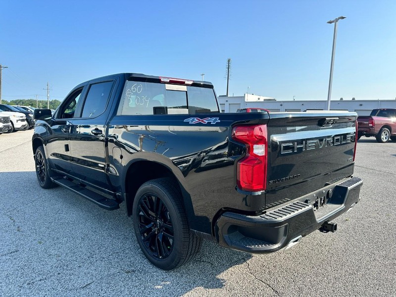 Chevrolet Silverado 1500 Vehicle Full-screen Gallery Image 3