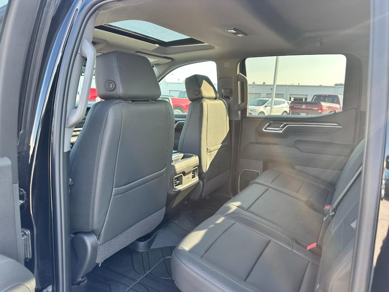 Chevrolet Silverado 1500 Vehicle Full-screen Gallery Image 4