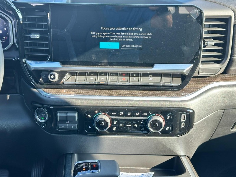 Chevrolet Silverado 1500 Vehicle Full-screen Gallery Image 8