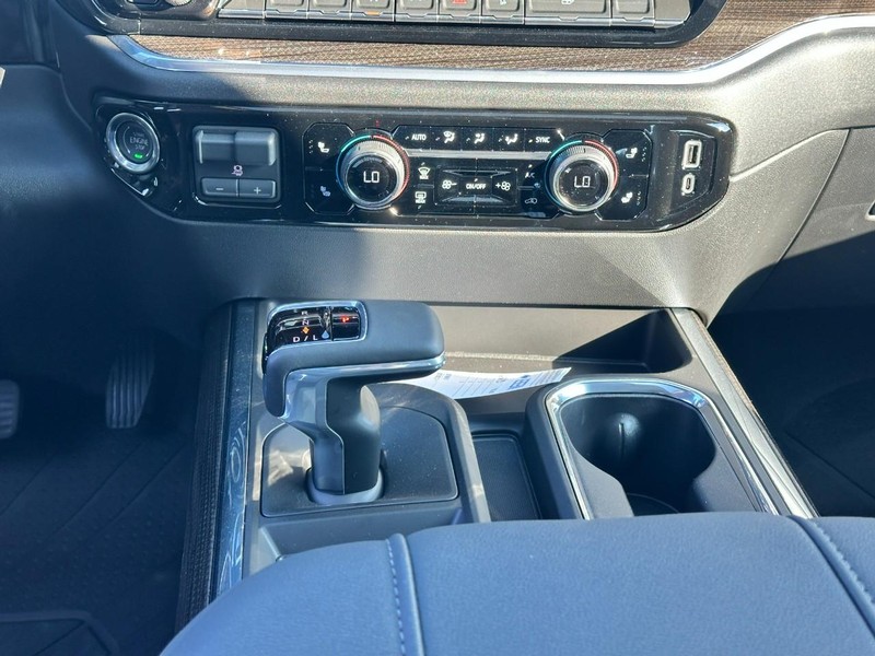 Chevrolet Silverado 1500 Vehicle Full-screen Gallery Image 9