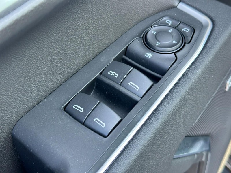 Chevrolet Silverado 1500 Vehicle Full-screen Gallery Image 10