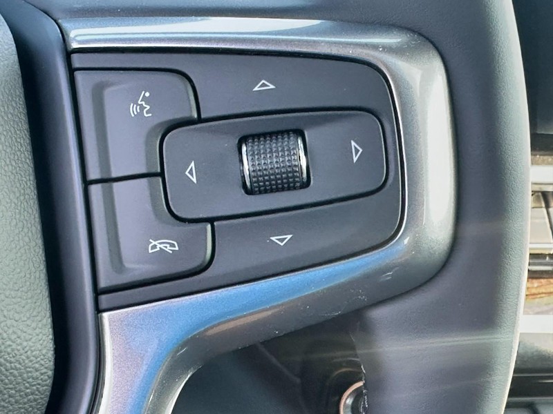 Chevrolet Silverado 1500 Vehicle Full-screen Gallery Image 13