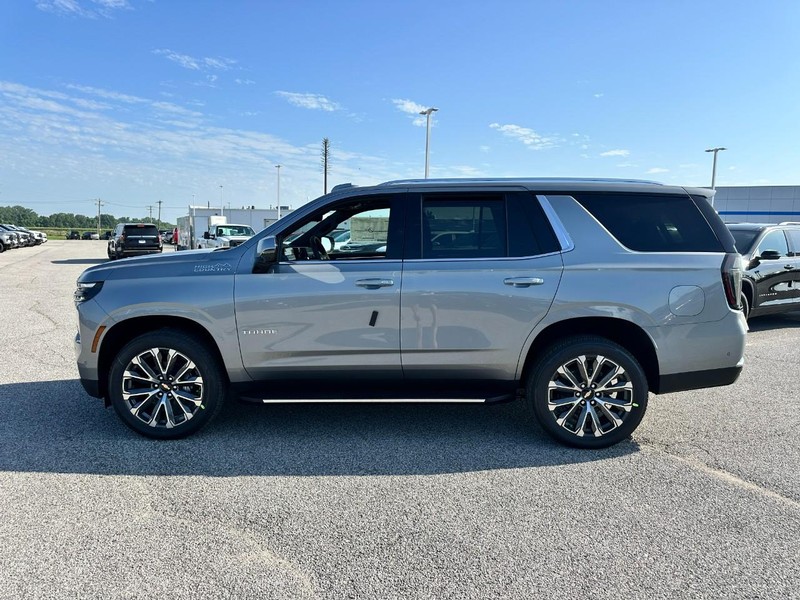 Chevrolet Tahoe Vehicle Full-screen Gallery Image 2