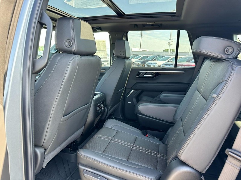 Chevrolet Tahoe Vehicle Full-screen Gallery Image 4