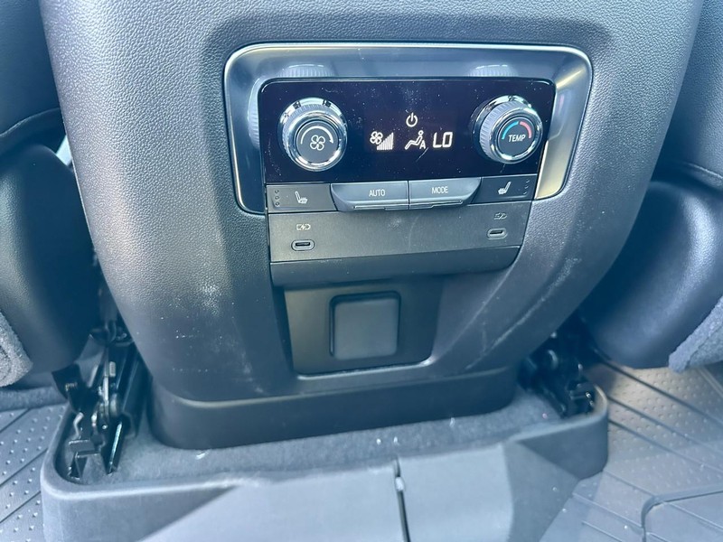 Chevrolet Tahoe Vehicle Full-screen Gallery Image 6