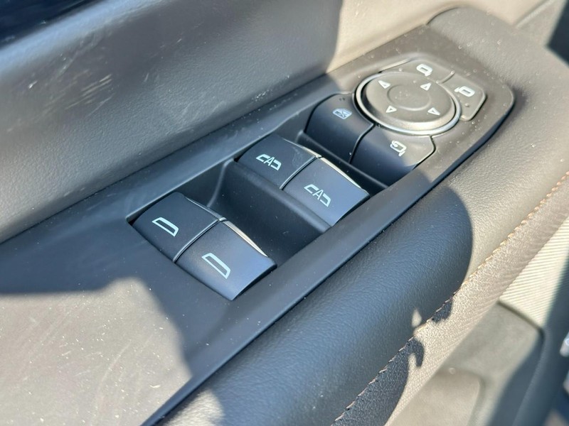 Chevrolet Tahoe Vehicle Full-screen Gallery Image 12