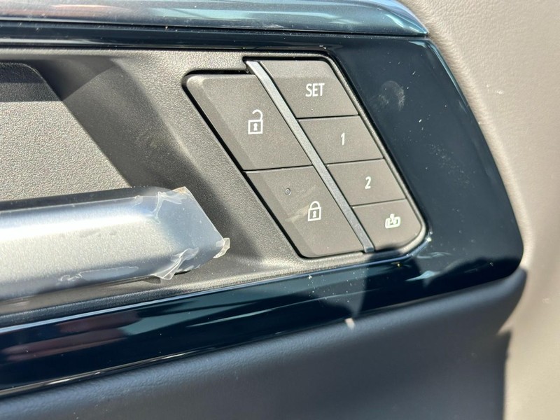 Chevrolet Tahoe Vehicle Full-screen Gallery Image 13