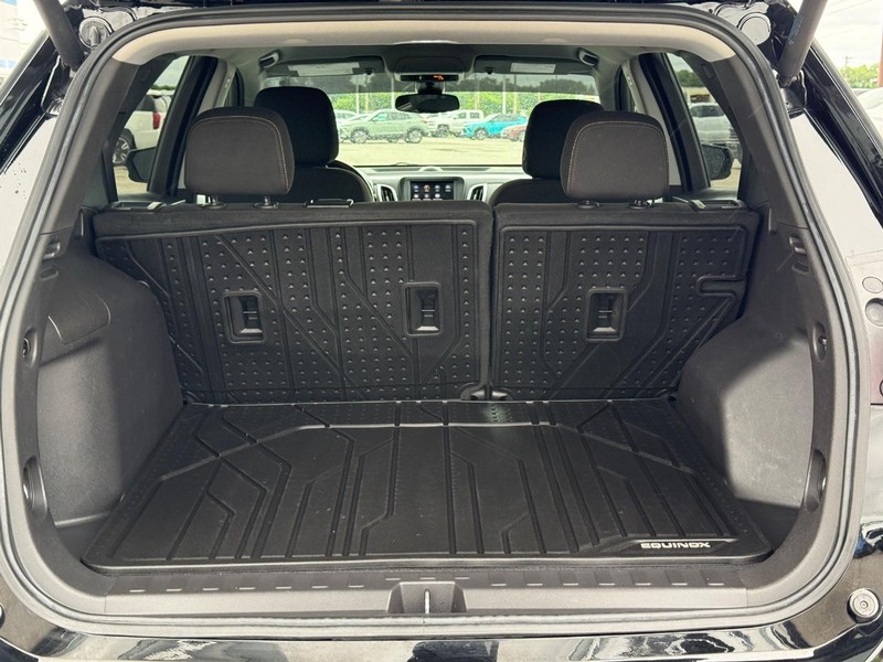Chevrolet Equinox Vehicle Full-screen Gallery Image 6