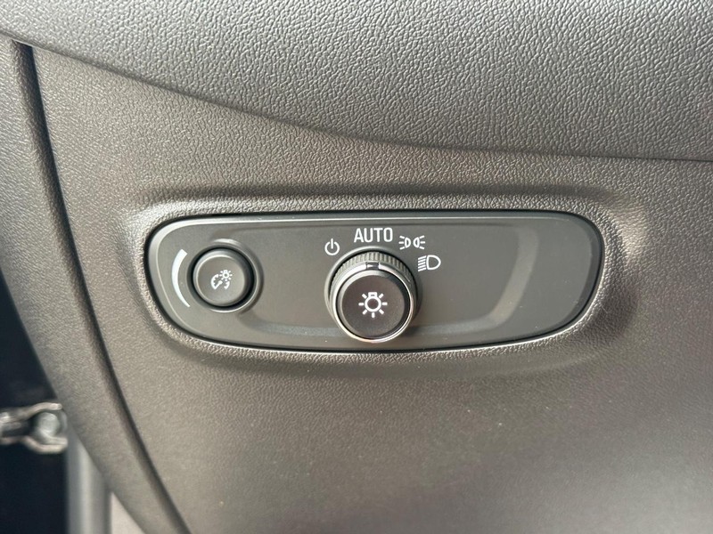Chevrolet Equinox Vehicle Full-screen Gallery Image 22