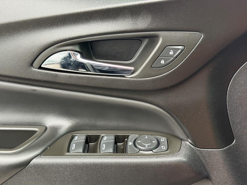 Chevrolet Equinox Vehicle Full-screen Gallery Image 23