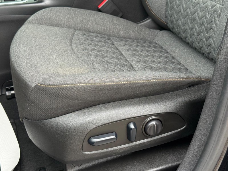 Chevrolet Equinox Vehicle Full-screen Gallery Image 24