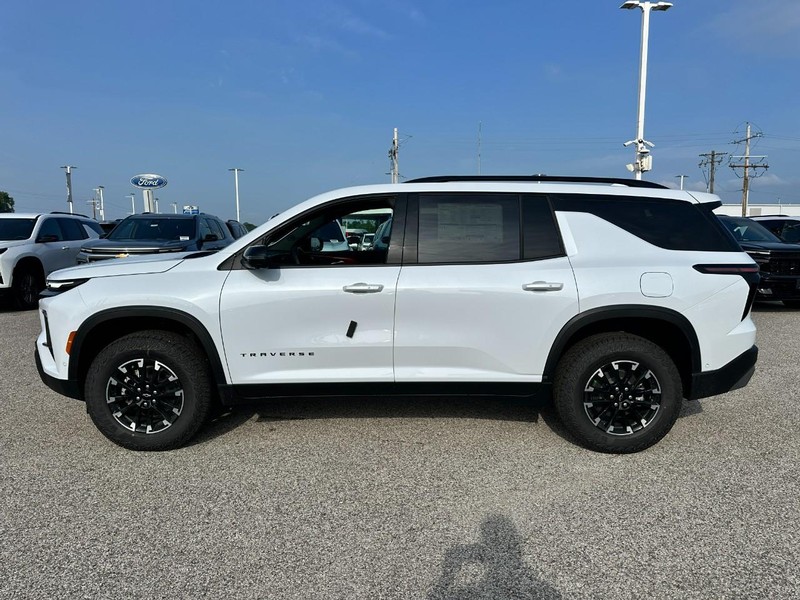 Chevrolet Traverse Vehicle Full-screen Gallery Image 2