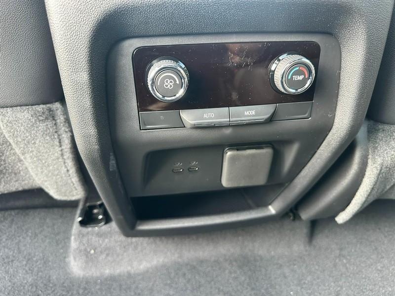 Chevrolet Traverse Vehicle Full-screen Gallery Image 6