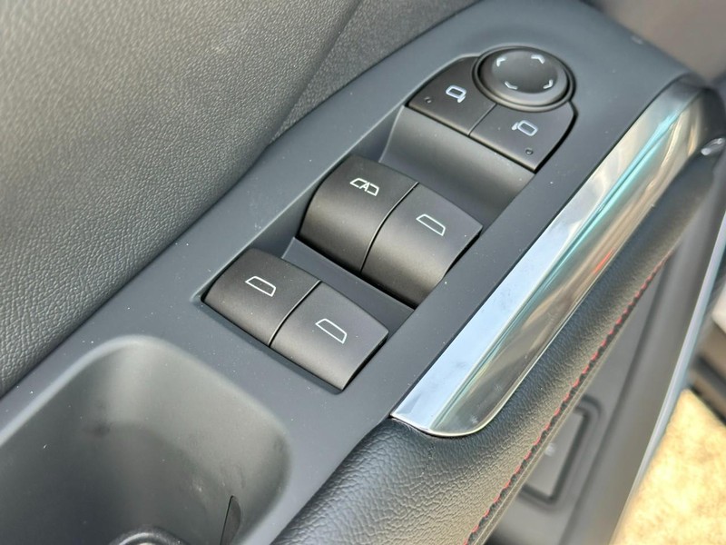 Chevrolet Traverse Vehicle Full-screen Gallery Image 12
