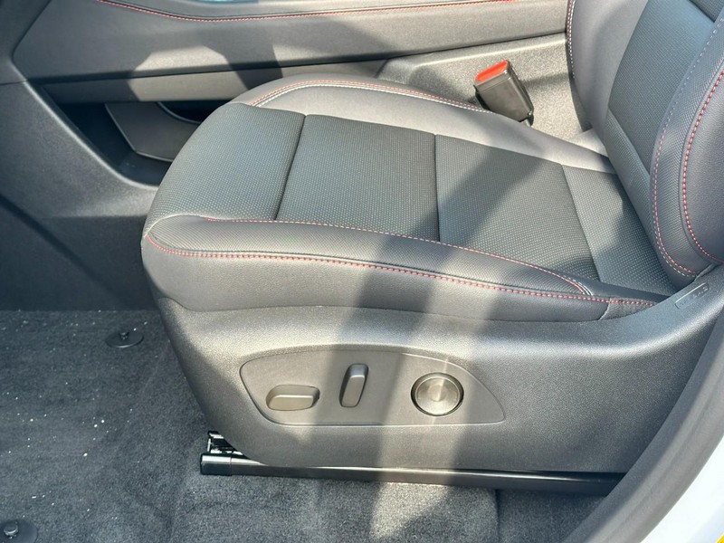 Chevrolet Traverse Vehicle Full-screen Gallery Image 13