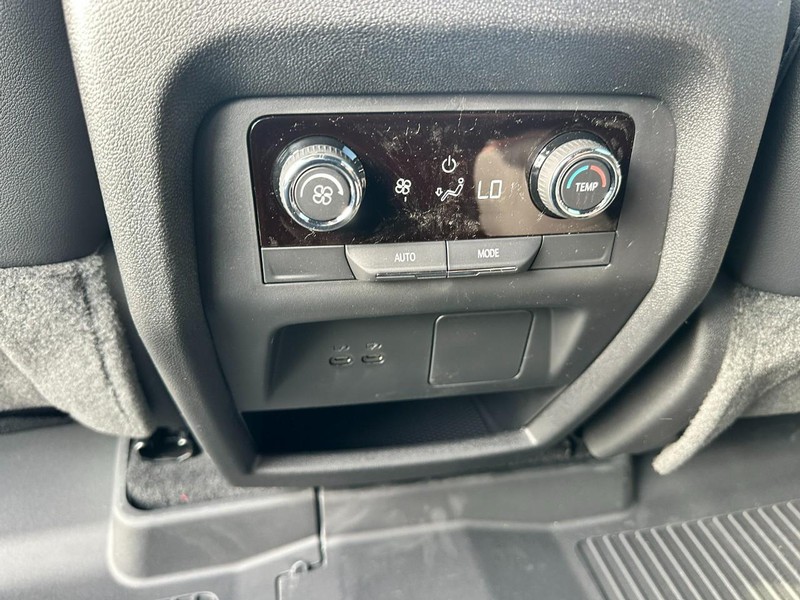 Chevrolet Traverse Vehicle Full-screen Gallery Image 6
