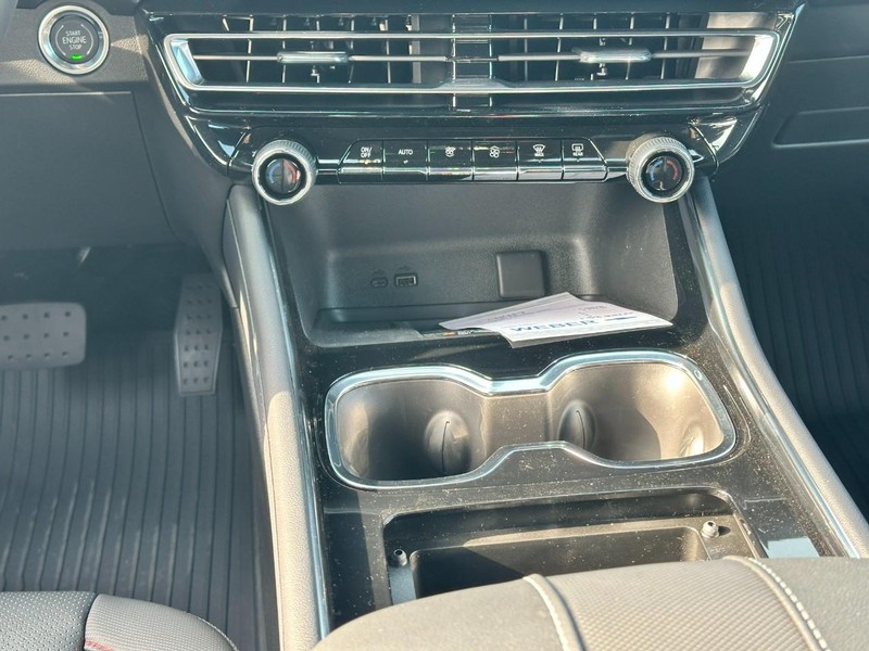 Chevrolet Traverse Vehicle Full-screen Gallery Image 10