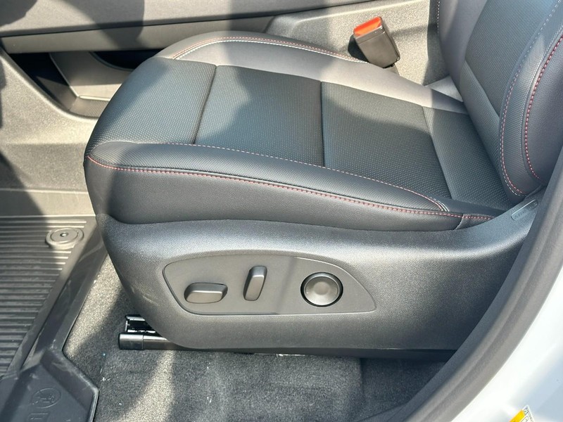 Chevrolet Traverse Vehicle Full-screen Gallery Image 12