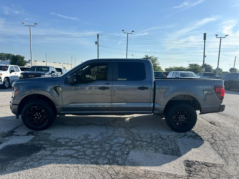 Ford F-150 Vehicle Full-screen Gallery Image 2