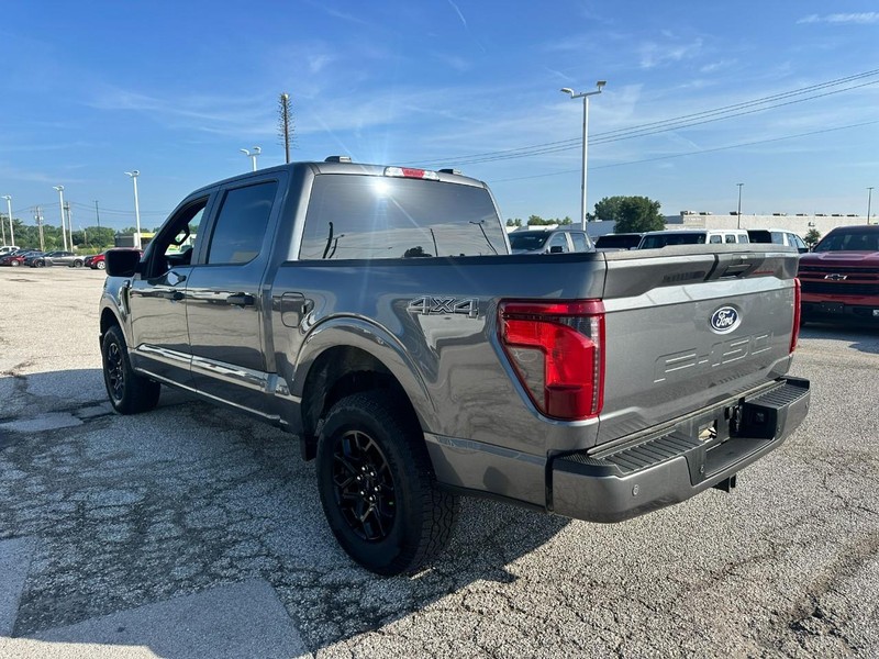 Ford F-150 Vehicle Full-screen Gallery Image 3