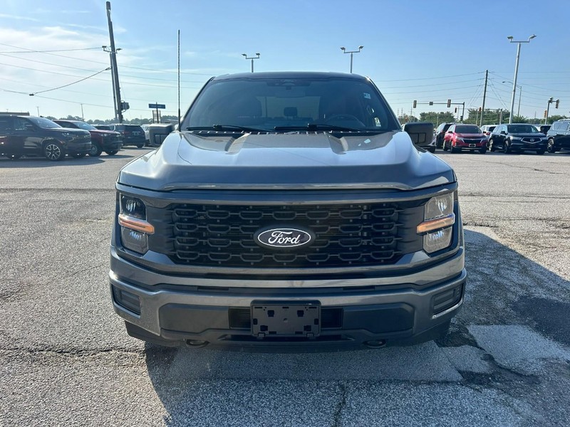 Ford F-150 Vehicle Full-screen Gallery Image 9