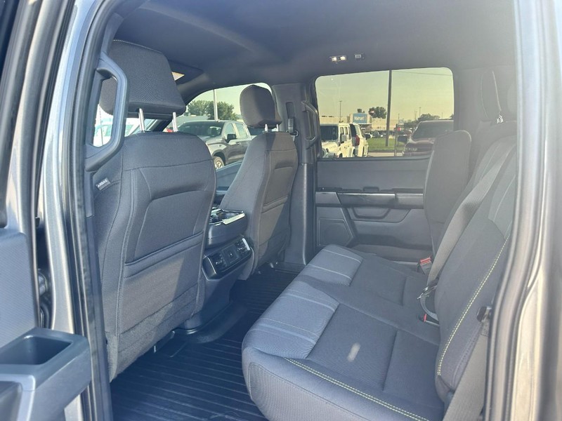 Ford F-150 Vehicle Full-screen Gallery Image 10