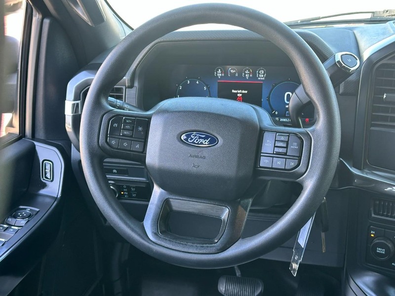 Ford F-150 Vehicle Full-screen Gallery Image 12