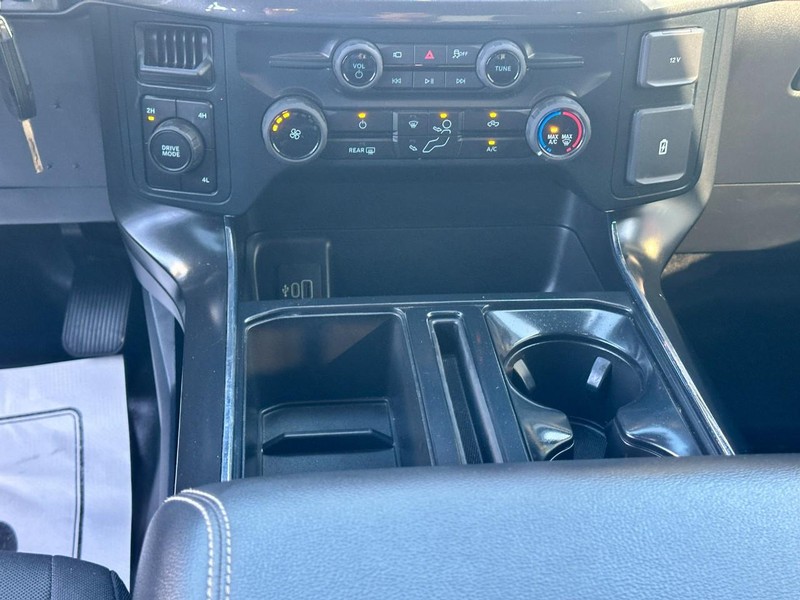 Ford F-150 Vehicle Full-screen Gallery Image 14