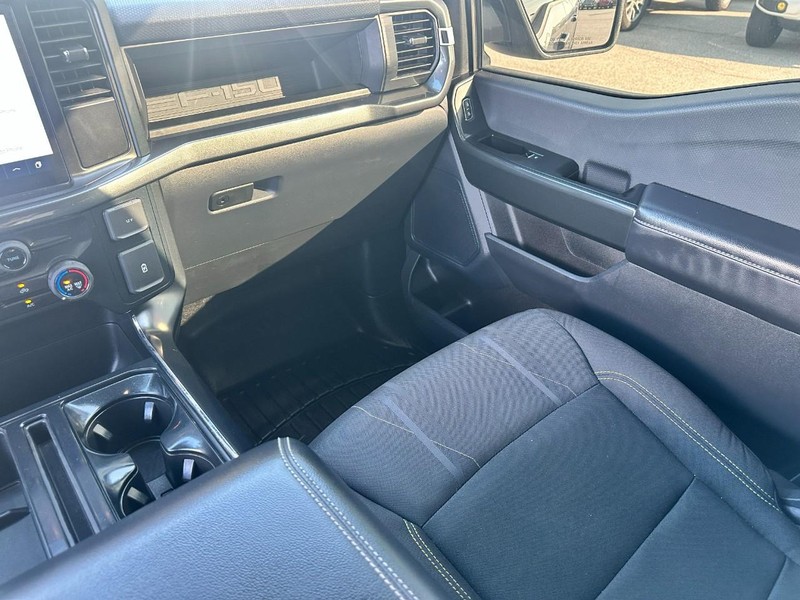 Ford F-150 Vehicle Full-screen Gallery Image 15