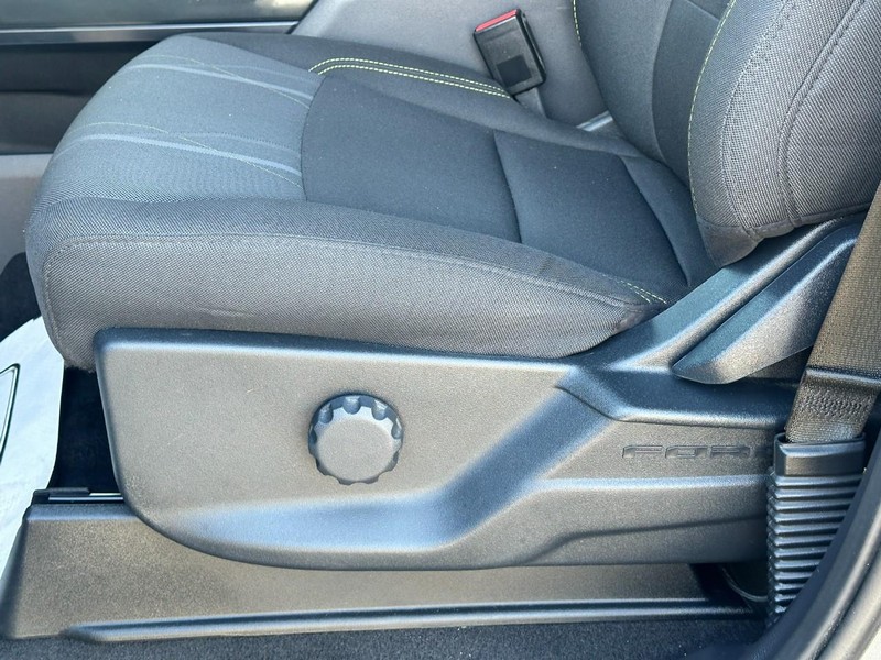 Ford F-150 Vehicle Full-screen Gallery Image 17