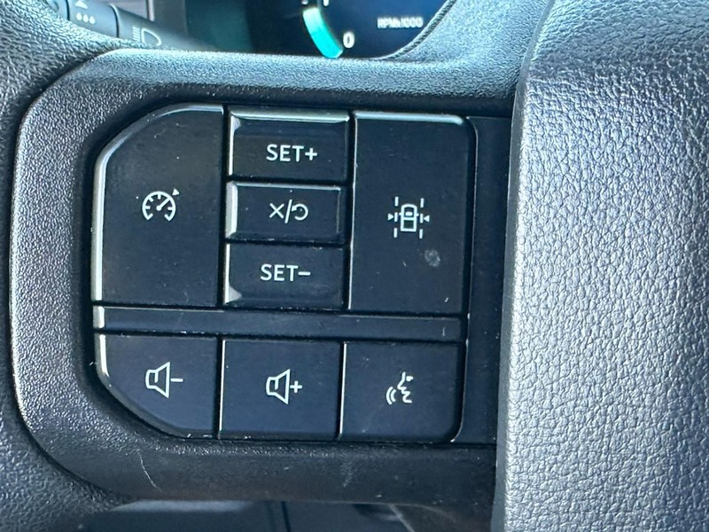 Ford F-150 Vehicle Full-screen Gallery Image 18