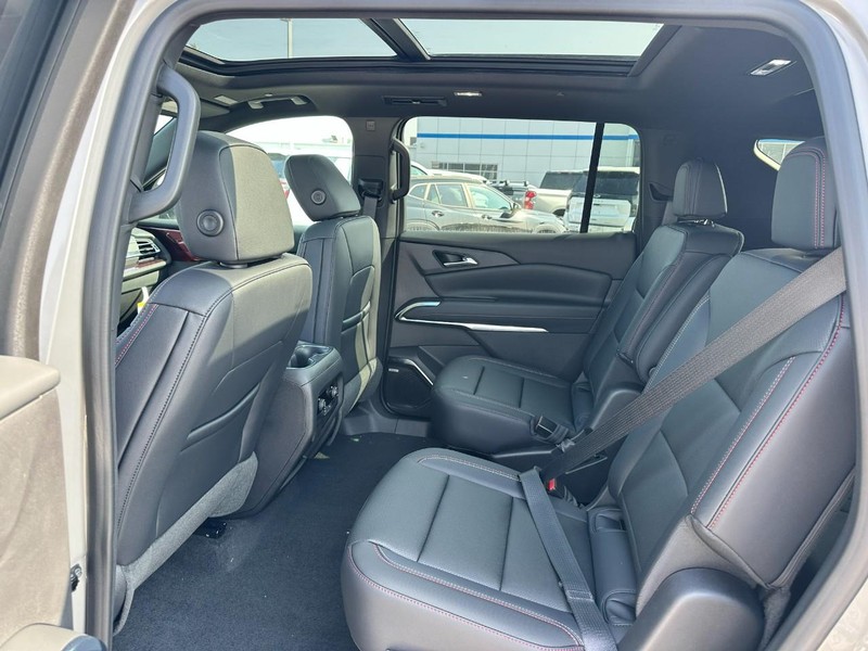 Chevrolet Traverse Vehicle Full-screen Gallery Image 4