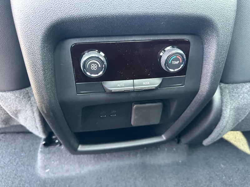 Chevrolet Traverse Vehicle Full-screen Gallery Image 6