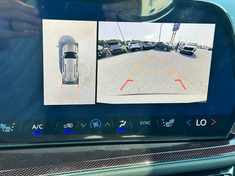 Chevrolet Traverse Vehicle Full-screen Gallery Image 16