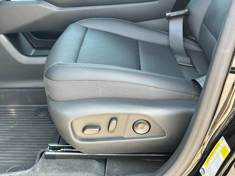 Chevrolet Equinox Vehicle Full-screen Gallery Image 10