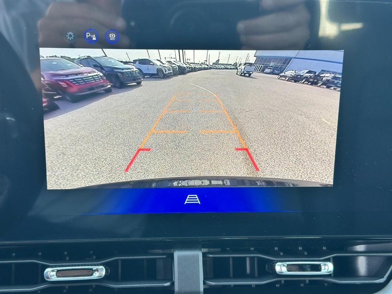 Chevrolet Equinox Vehicle Full-screen Gallery Image 14
